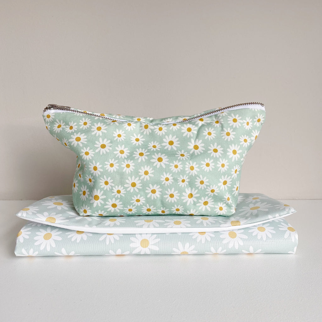 Nappy Pouch - Daisy Print | Bobbin and Bumble.